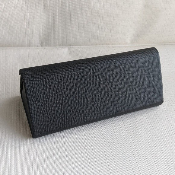 Prive Revaux Eyewear Eyeglass / Sunglass Case Magnetic Closure - Black - Picture 6 of 7